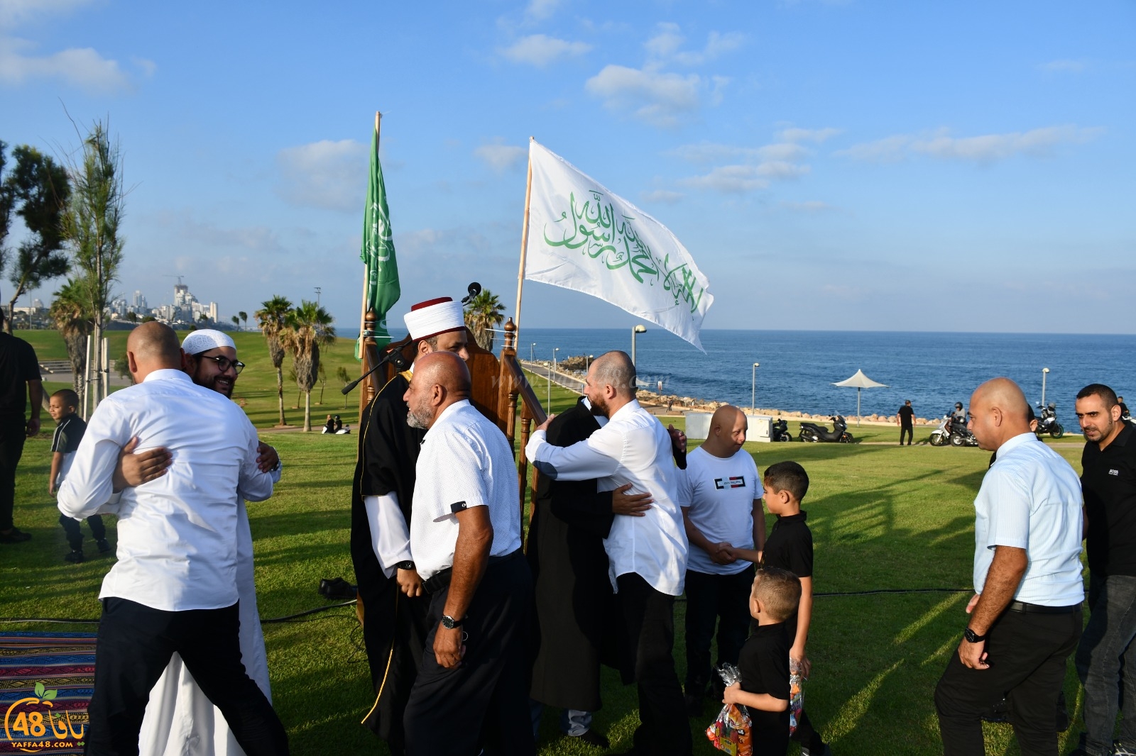 أهالي يافا يؤدون صلاة عيد الأضحى المبارك في متنزه العجمي